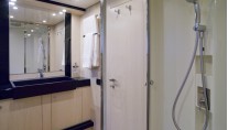Motor Yacht Stinray M -  Bathroom 2